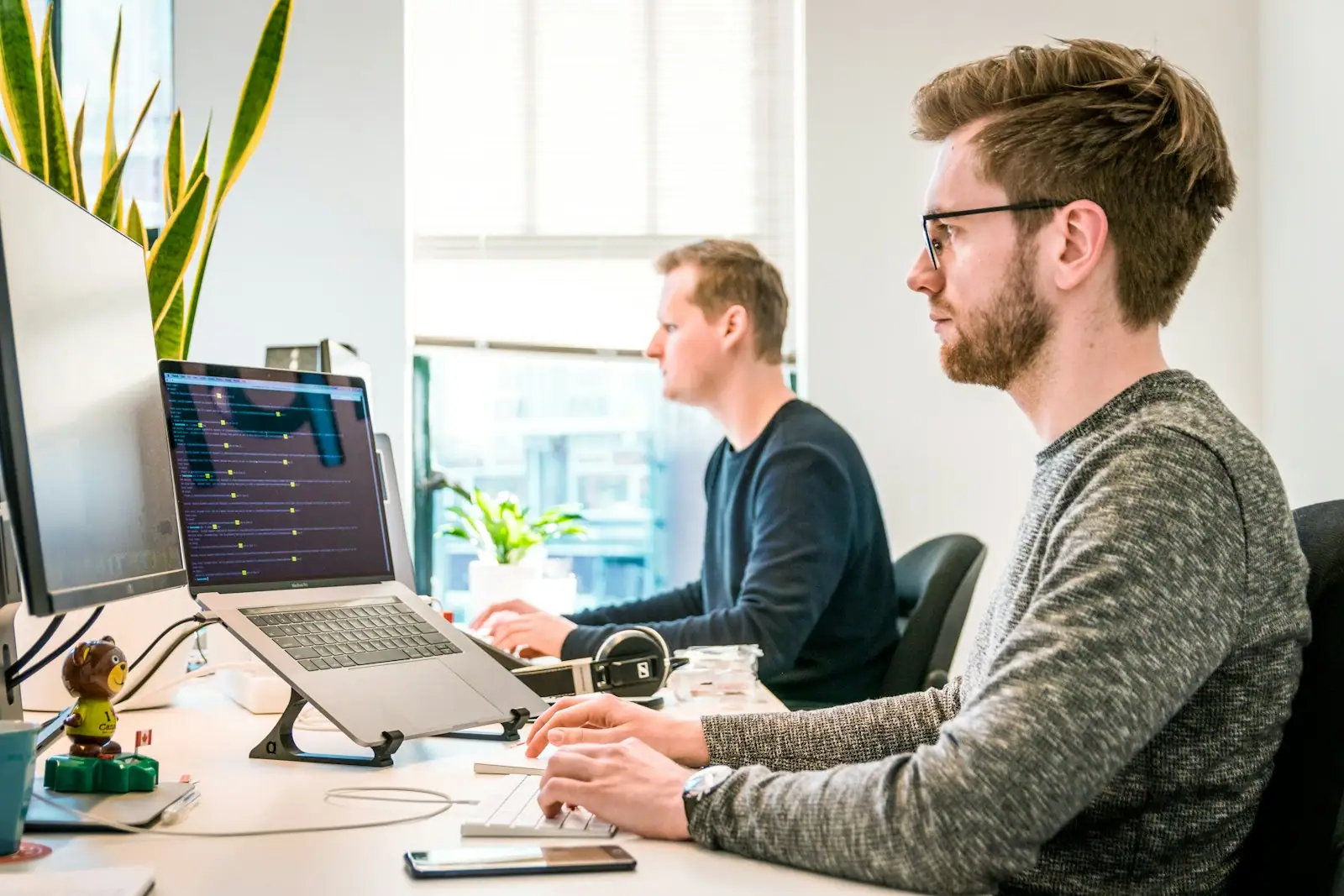 IT service desk team working across multiple workflow dashboards
